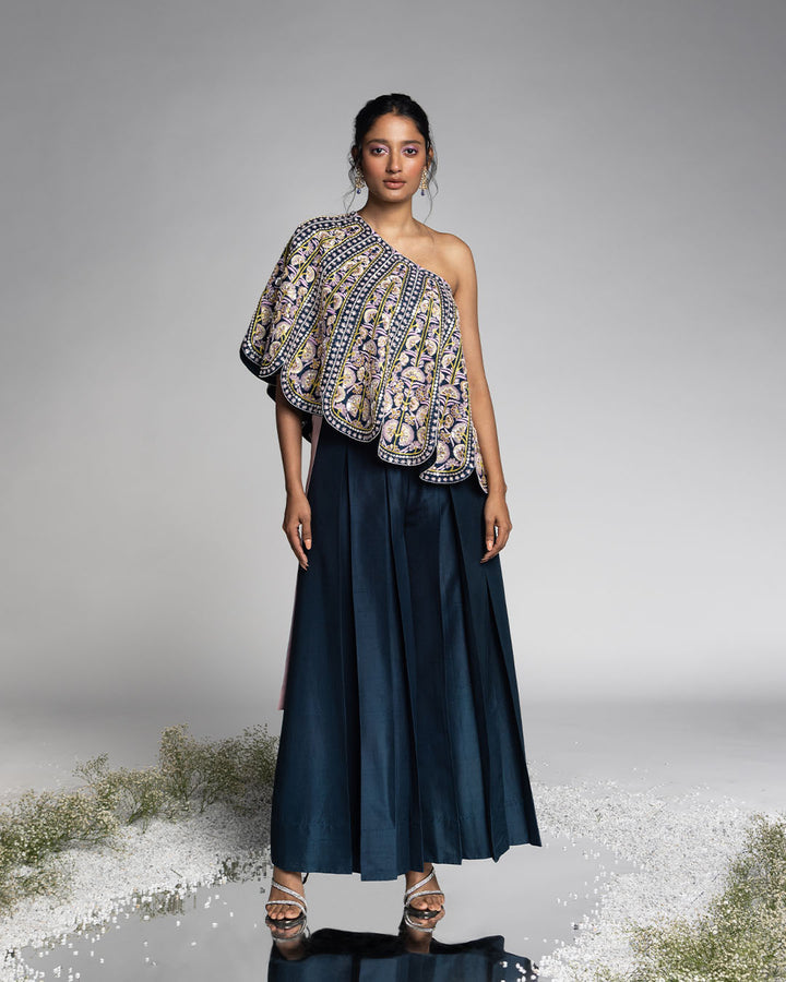 NIGHT SKY PETAL CAPE PAIRED WITH FLAIRED PANTS (MZSH03)