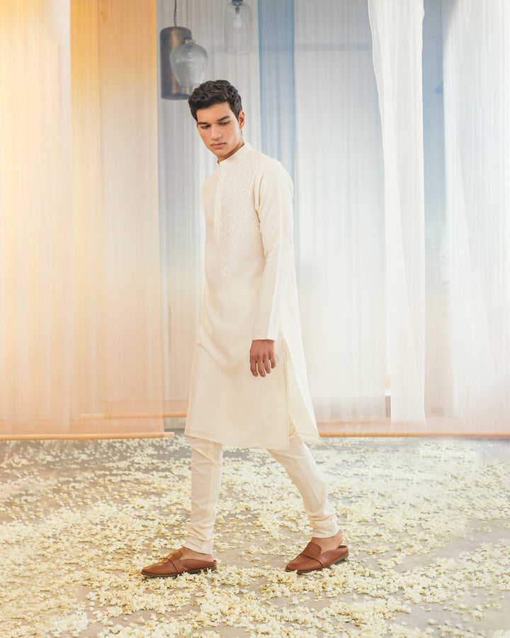 IVORY EMBROIDERED KURTA (MWKT14)