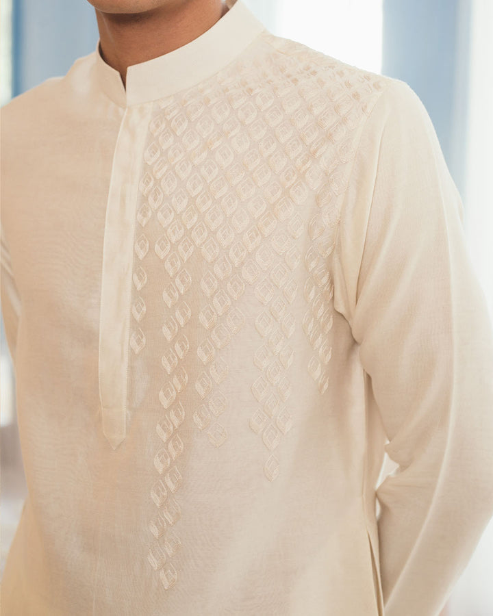 IVORY EMBROIDERED KURTA (MWKT14)