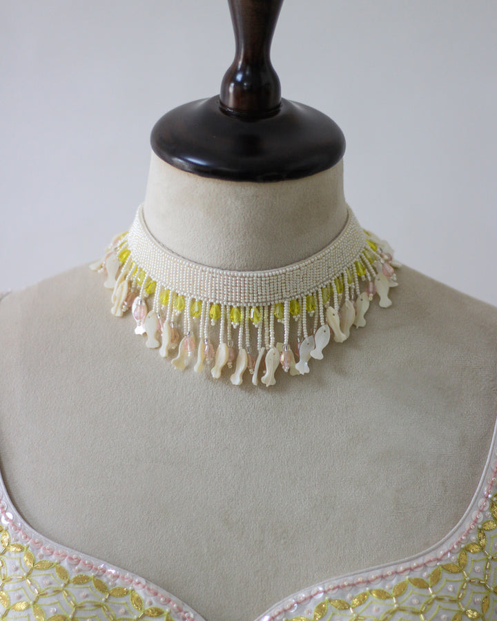 WHITE PEARL CHOKER